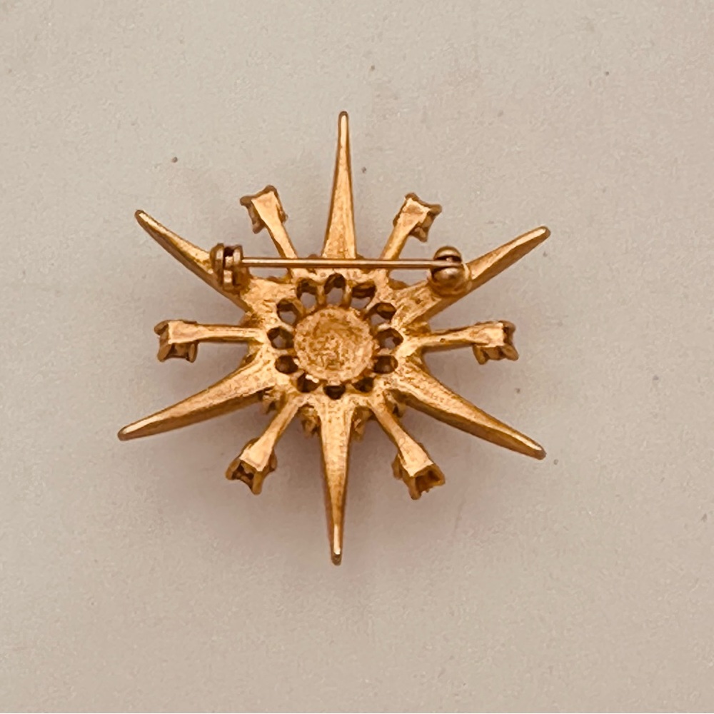 Goldtone Sunburst Amethyst Color Crystal Brooch - Picture 6 of 7